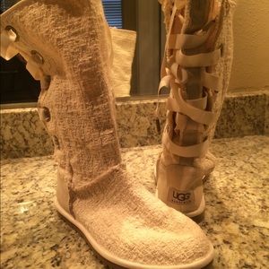 Women’s heirloom lace up boots